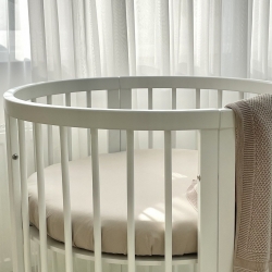 Husă pentru saltea rotundă, destinat patului de bebeluș sau copil, cu elastic, dimensiuni 70 x 70 cm, culoare cappuccino